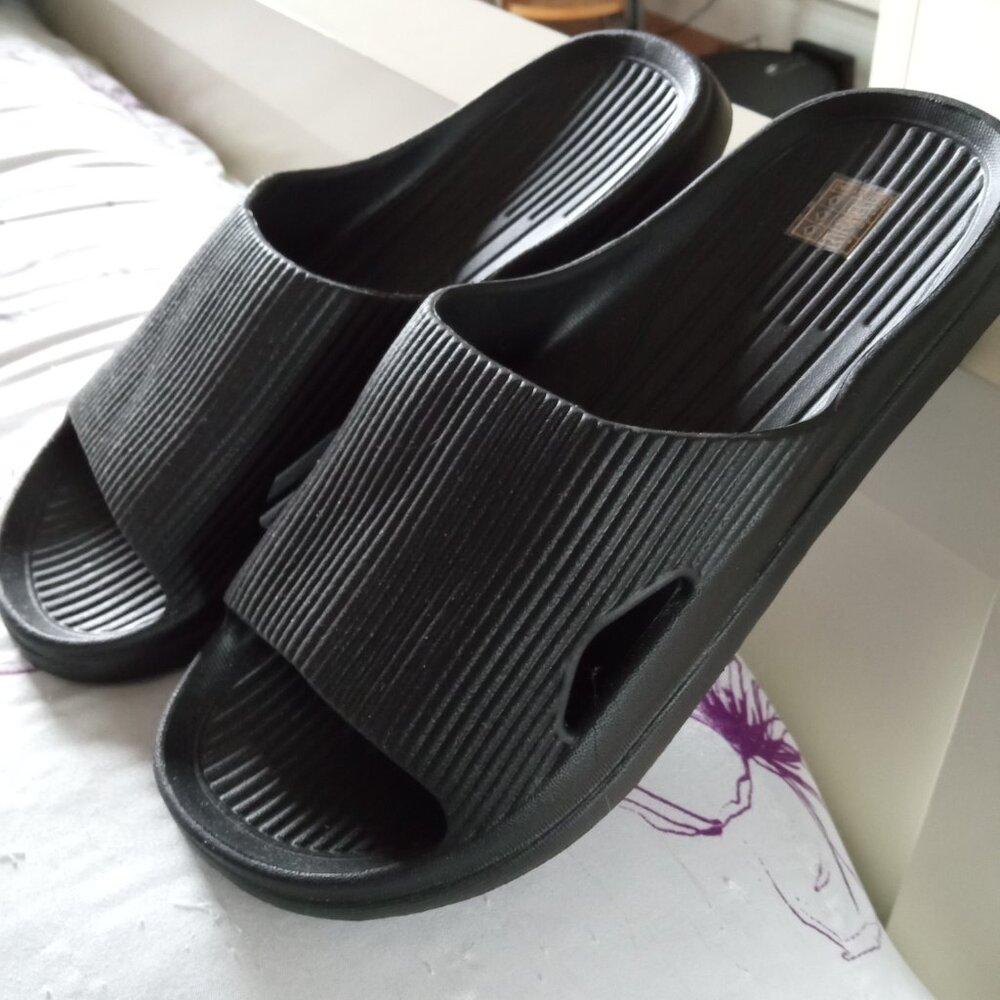 Pool shoes